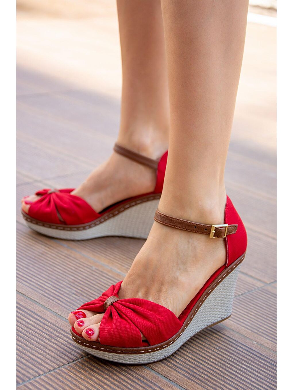 9674040505 Kırmızı Dolgu Taban Kadın Ayakkabı