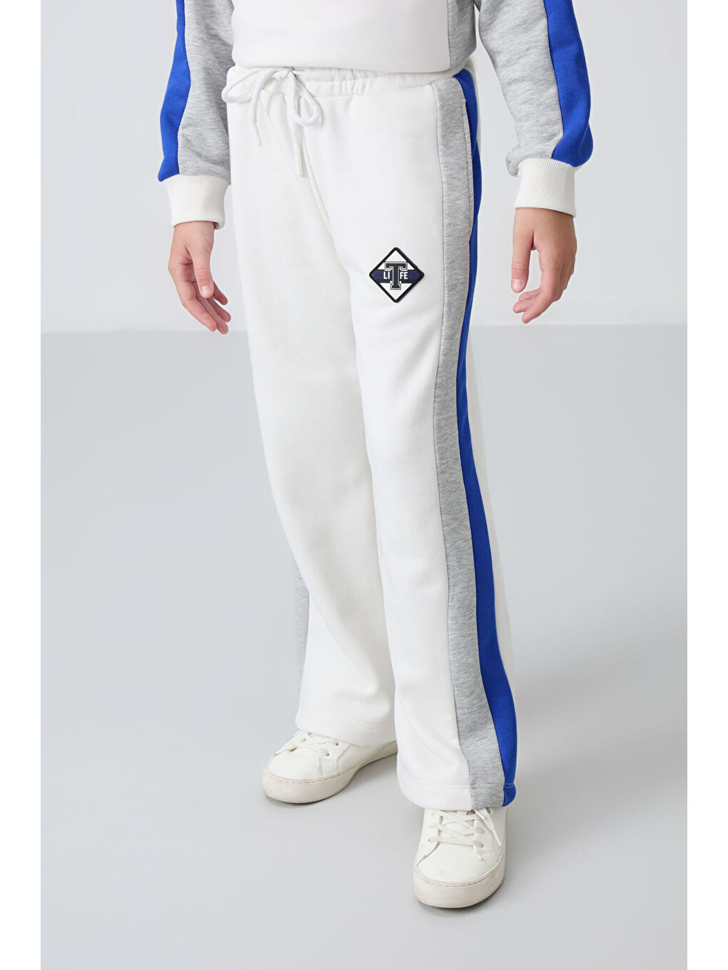 Ekru Pamuklu İçi Tüylü Yumuşak Dokulu Standart Fit Baskılı Kız Çocuk Eşofman Takım - 75165-2