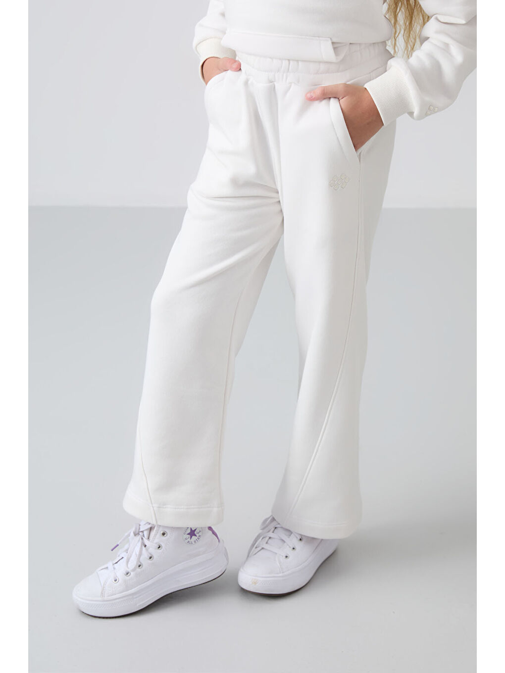 Ekru Pamuklu İçi Tüylü Yumuşak Dokulu Standart Fit Nakışlı Kız Çocuk Eşofman Takım - 75162-3