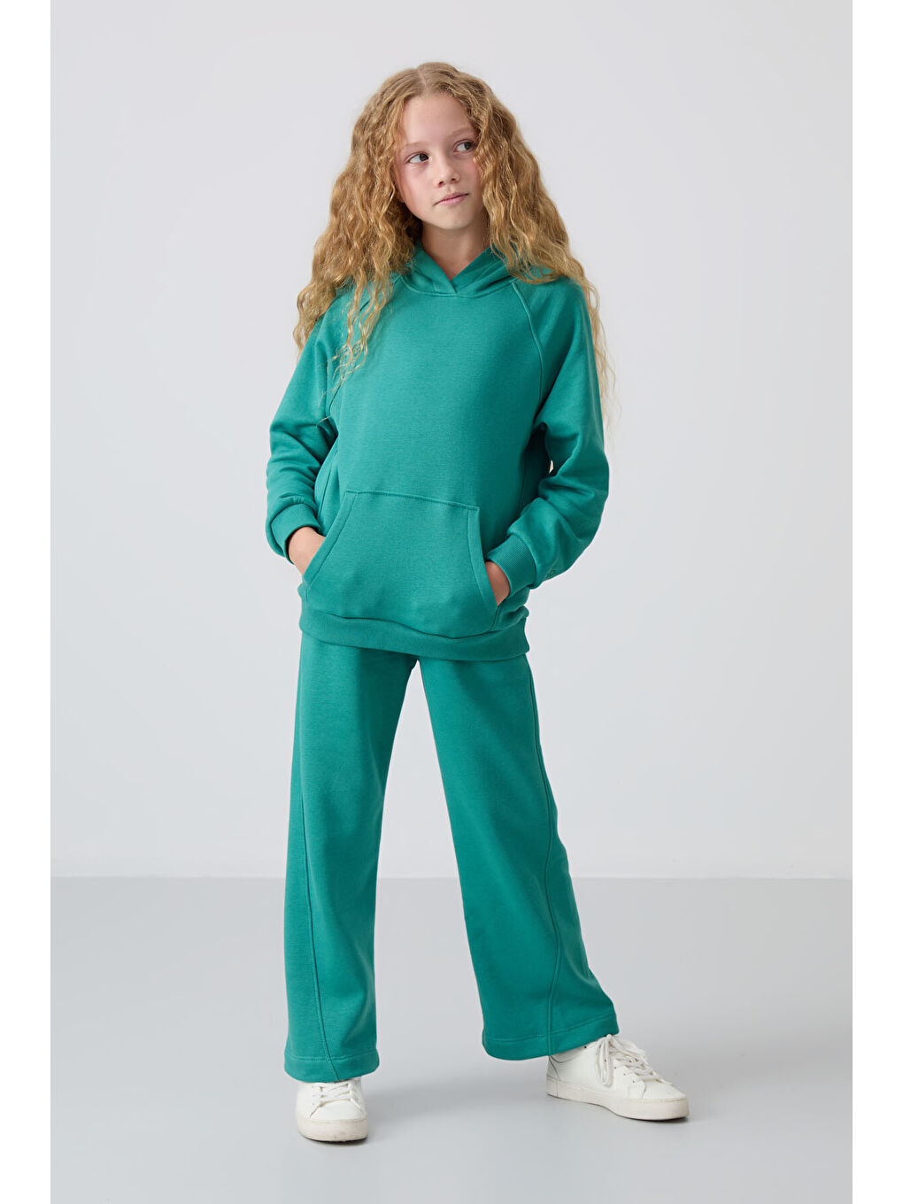 Deniz Yeşil Pamuklu İçi Tüylü Yumuşak Dokulu Standart Fit Nakışlı Kız Çocuk Eşofman Takım - 75162-1