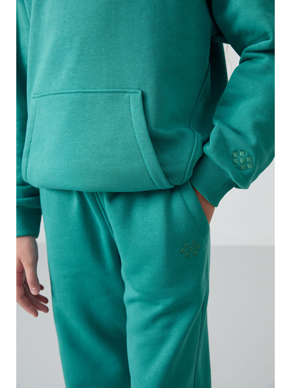 Deniz Yeşil Pamuklu İçi Tüylü Yumuşak Dokulu Standart Fit Nakışlı Kız Çocuk Eşofman Takım - 75162-2