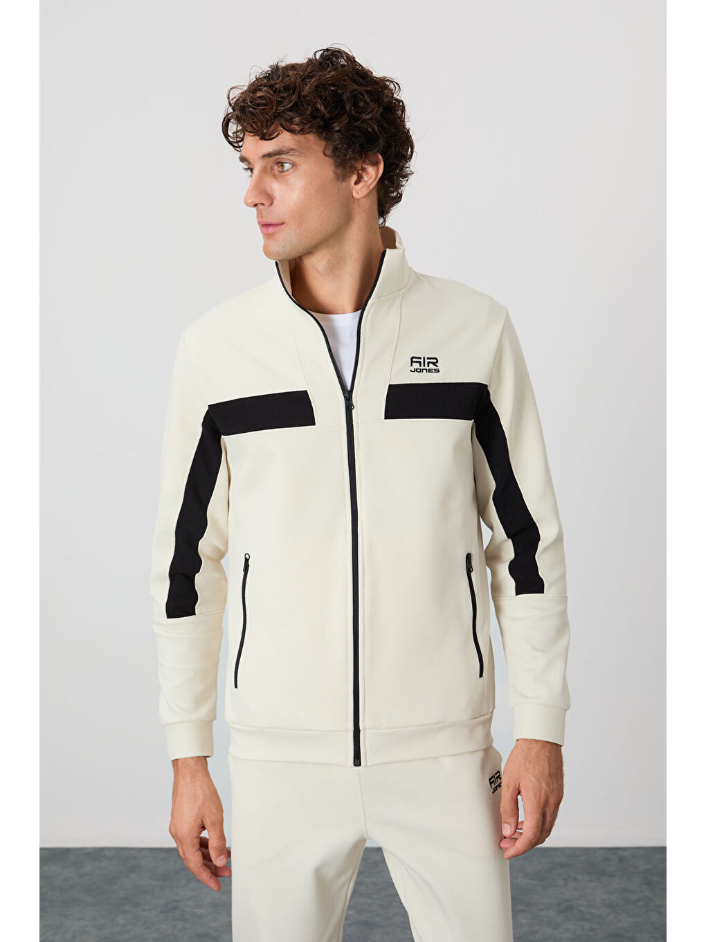 Bej Yüzeyi Dokulu Standart Fit Nakışlı Erkek Eşofman Takım - 85248-2