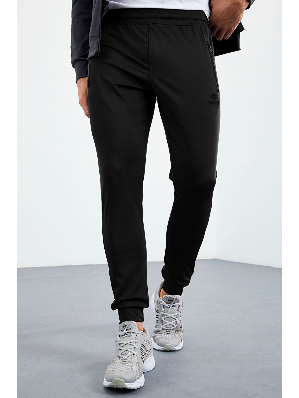 Antrasit-Siyah Dik Yaka Fermuarlı Standart Kalıp Manşetli Erkek Eşofman Takım - 85160-2