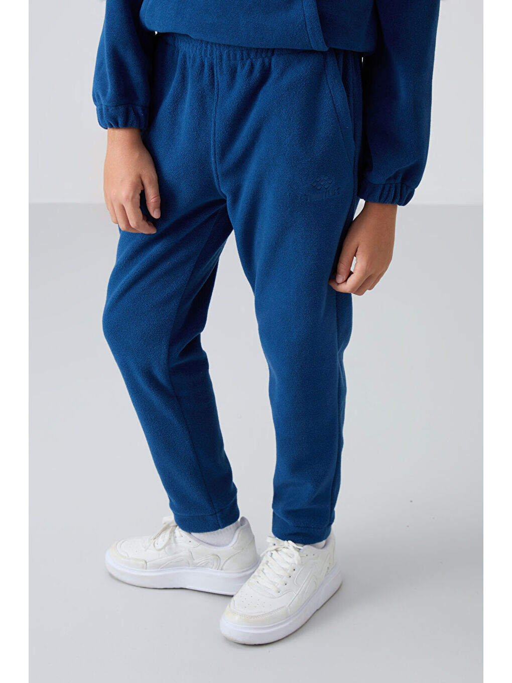 Mavi Parlament Kalın Yumuşak Dokulu Standart Fit Nakışlı Polar Erkek Çocuk Eşofman Alt - 11219-3