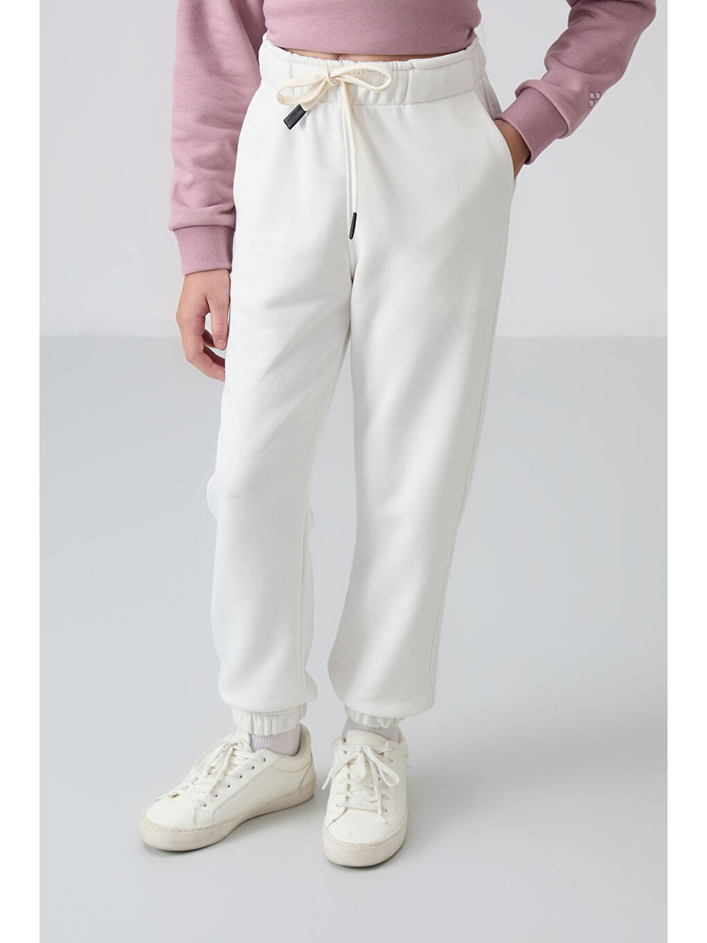 Ekru Pamuklu İçi Tüylü Yumuşak Dokulu Standart Fit Nakışlı Kız Çocuk Eşofman Alt - 75158-1