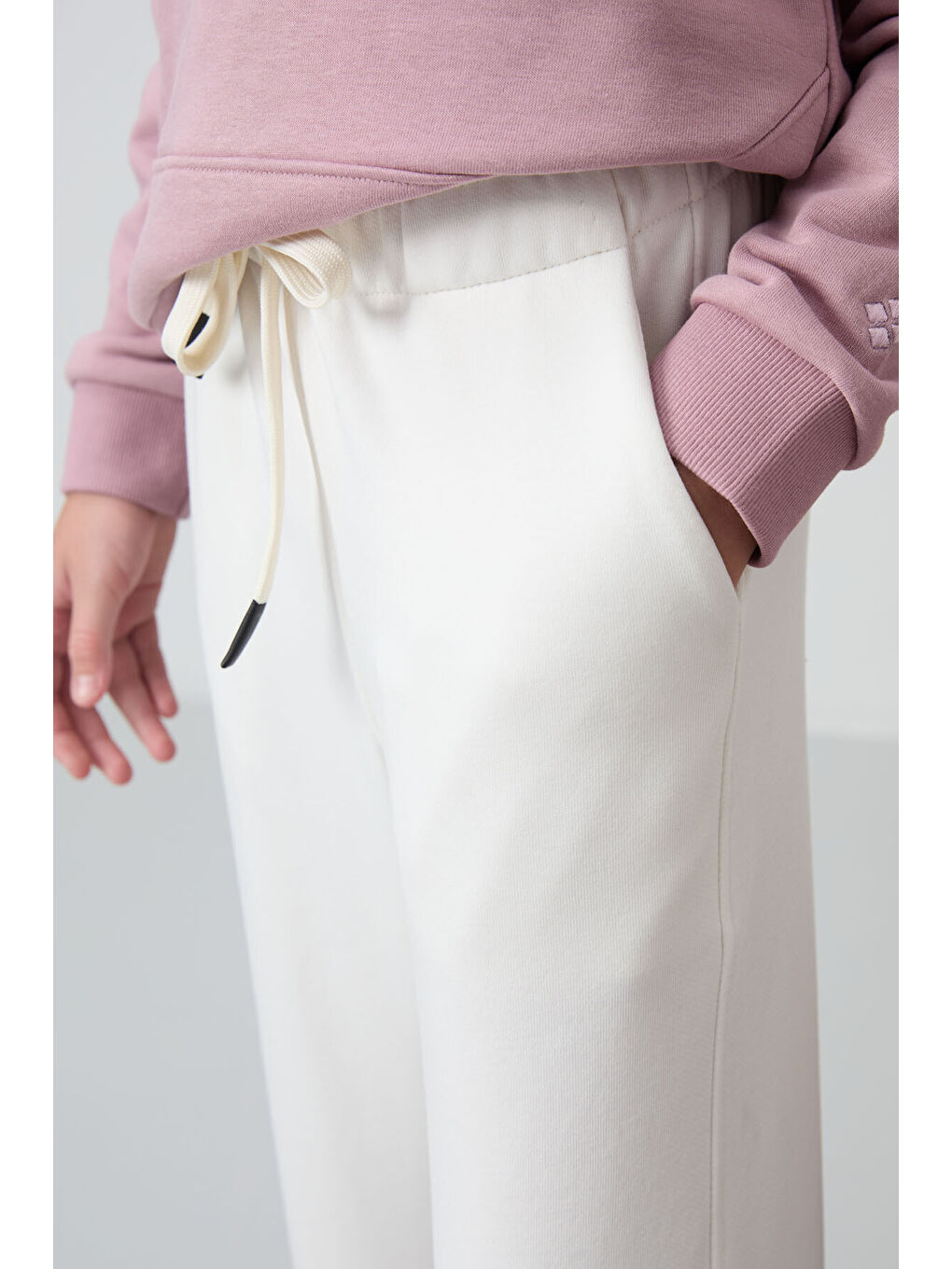 Ekru Pamuklu İçi Tüylü Yumuşak Dokulu Standart Fit Nakışlı Kız Çocuk Eşofman Alt - 75158-2