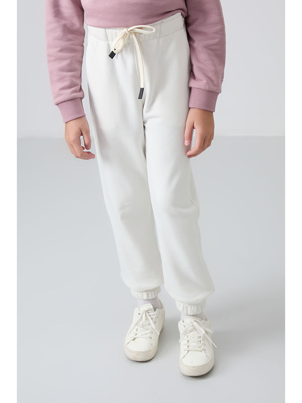 Ekru Pamuklu İçi Tüylü Yumuşak Dokulu Standart Fit Nakışlı Kız Çocuk Eşofman Alt - 75158-3