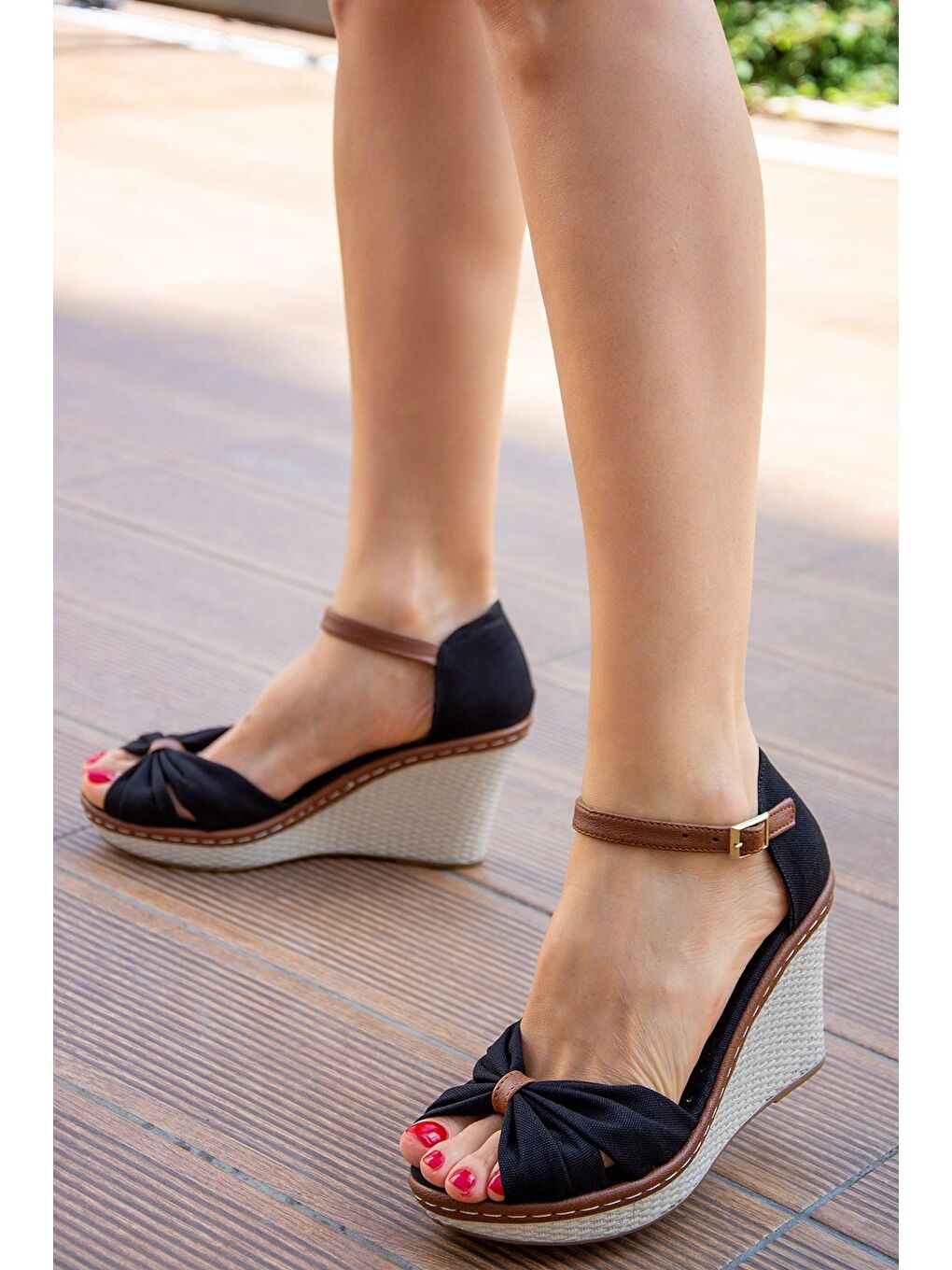 9674040505 Siyah Dolgu Taban Kadın Ayakkabı-1