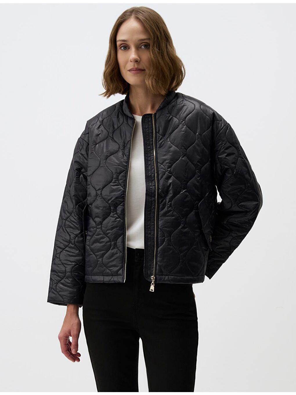 Siyah Kapitone Desenli Uzun Kollu Puf Mont