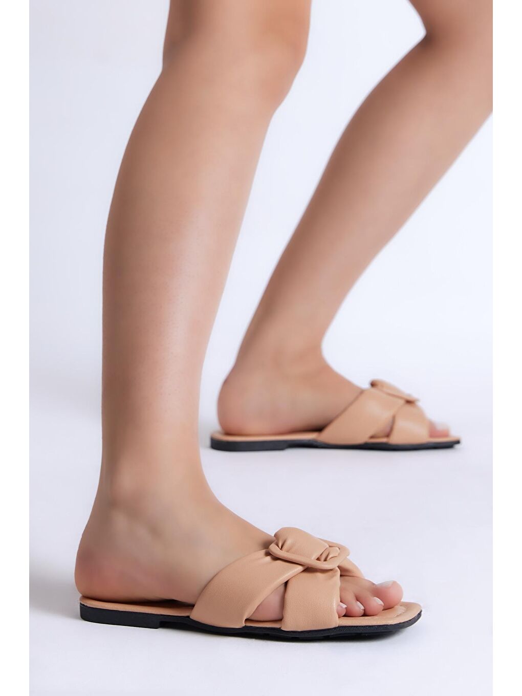 Bej Kadın Vizon Önü Tokalı Çapraz Bantlı Terlik