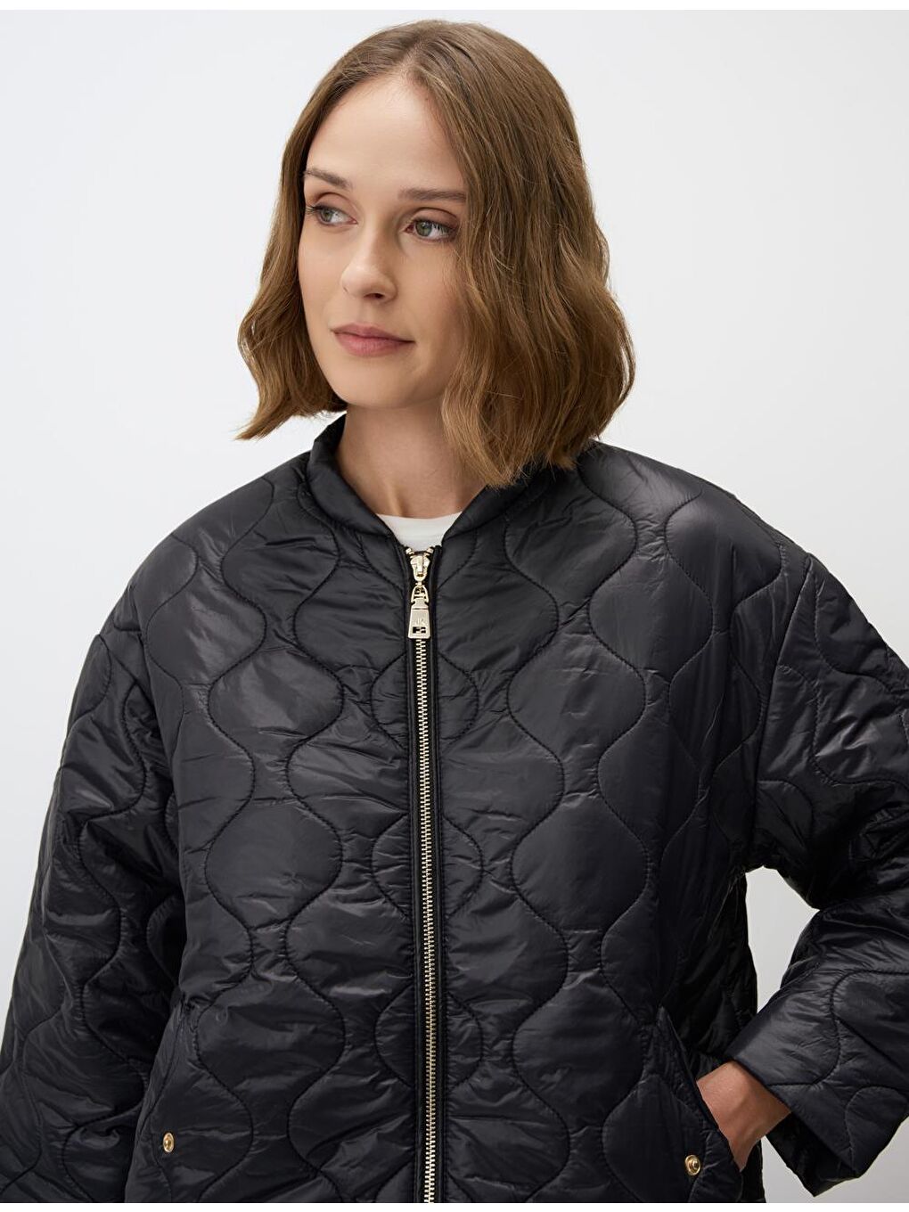 Siyah Kapitone Desenli Uzun Kollu Puf Mont-4