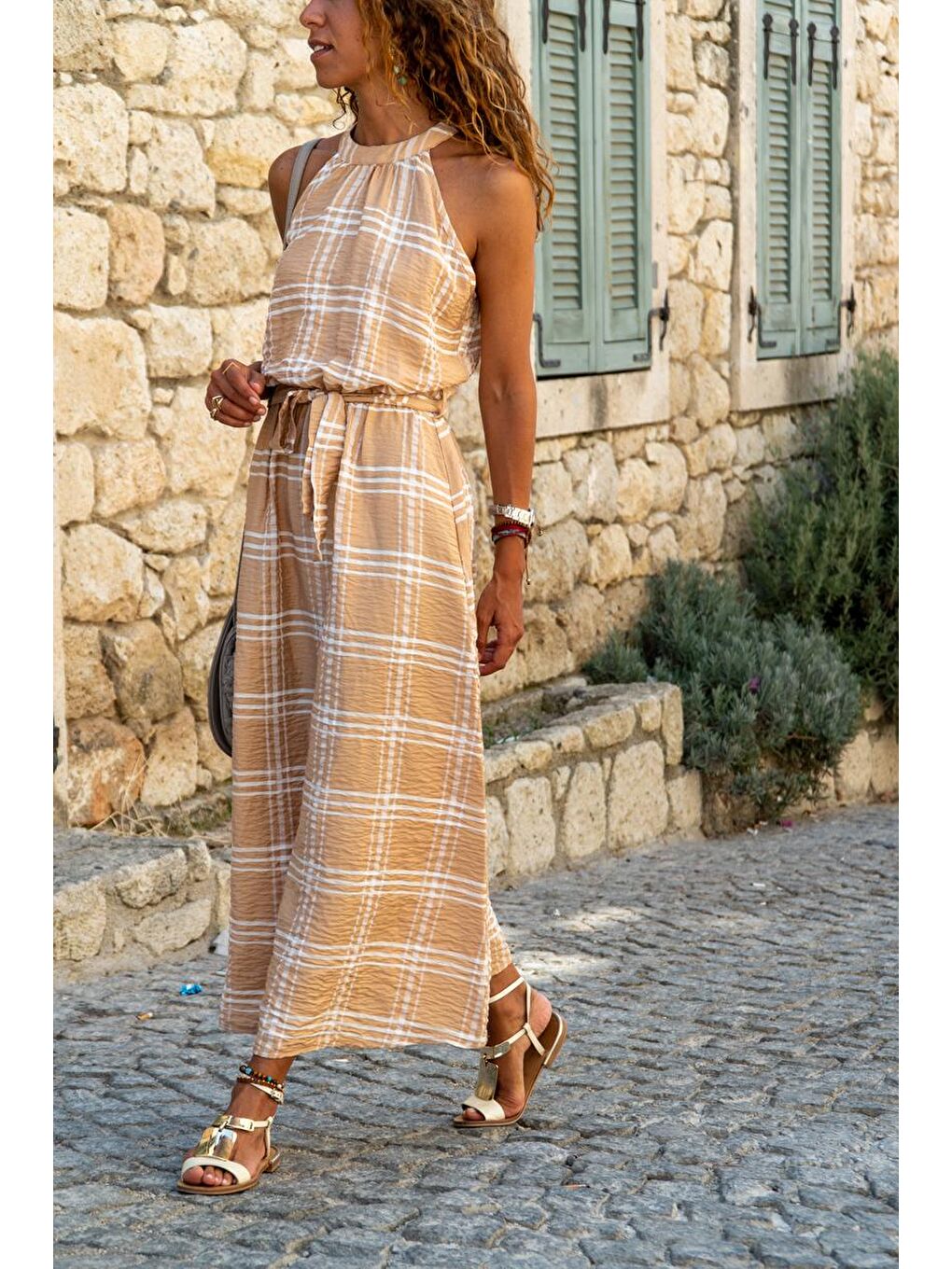 Kadın Bej Halter Yaka Kendinden Kemerli Uzun Elbise GK-BST2896