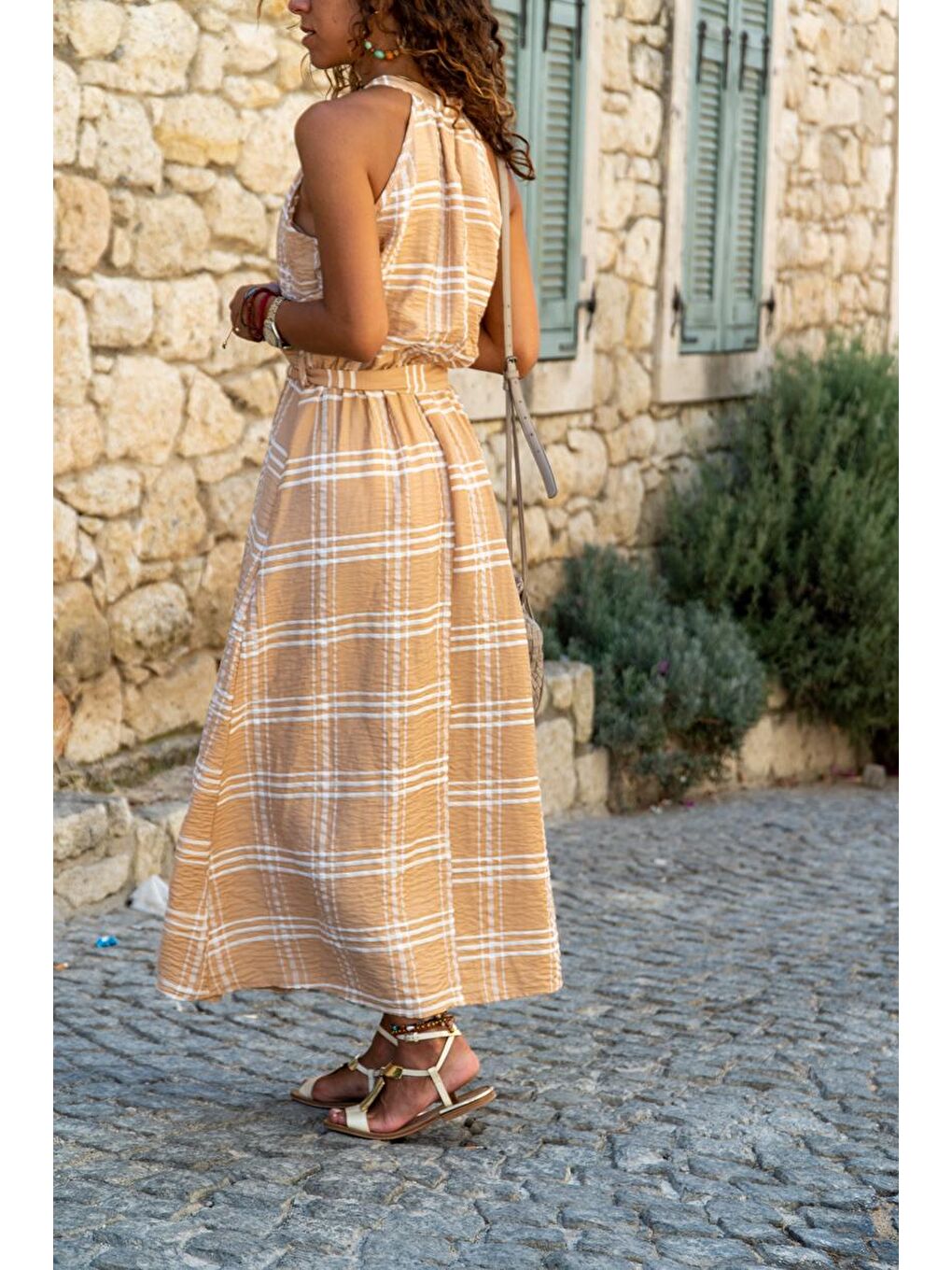 Kadın Bej Halter Yaka Kendinden Kemerli Uzun Elbise GK-BST2896-1