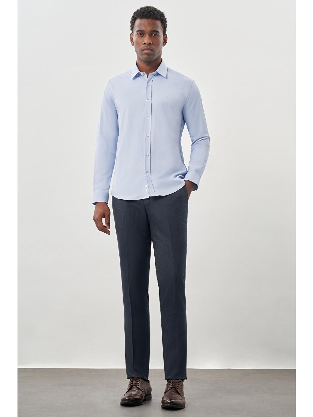 Mavi Uzun Kollu Sert Yaka Cepsiz Pamuklu Elastanlı Klasik Slim Fit Dar Kesim Gömlek 1004245234-1