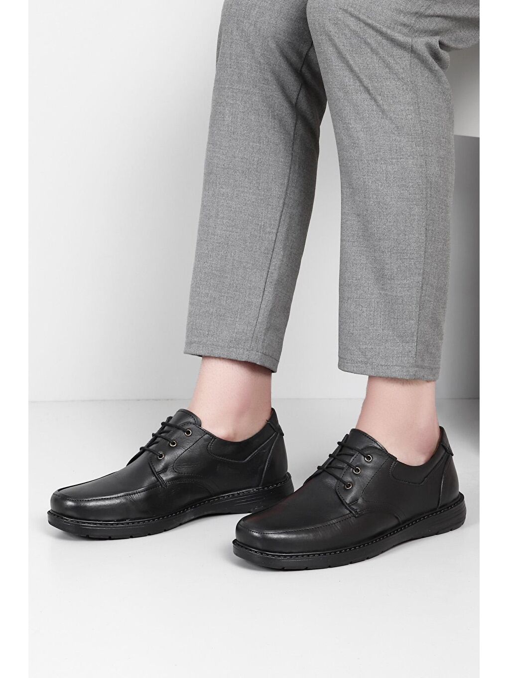 Siyah Hakiki Deri Yuvarlak Burun Kauçuk Taban Bağcıklı Günlük Erkek Ayakkabı 10089