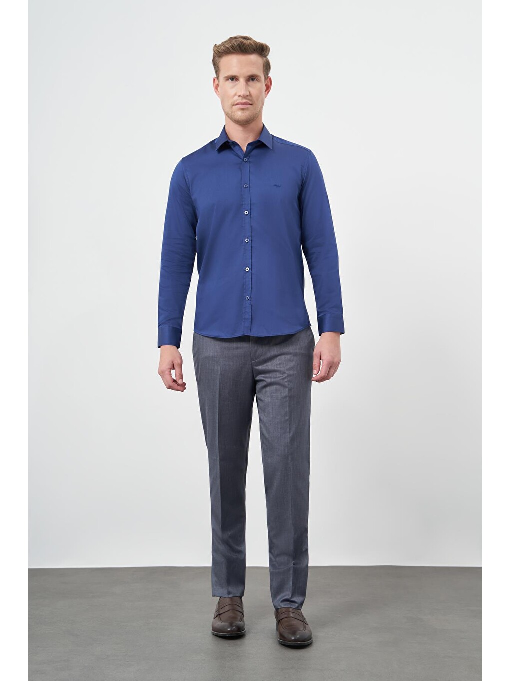 Lacivert Uzun Kol Düz Bez Ayağı 032 Sert Yaka Classic Slim Fit %100 Pamuk Gömlek 1004245324-1
