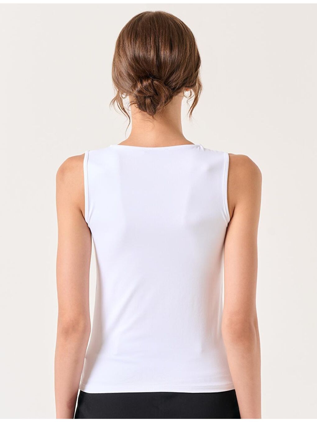 Beyaz Dar Kesim Kolsuz Bisiklet Yaka Örme Atlet-4