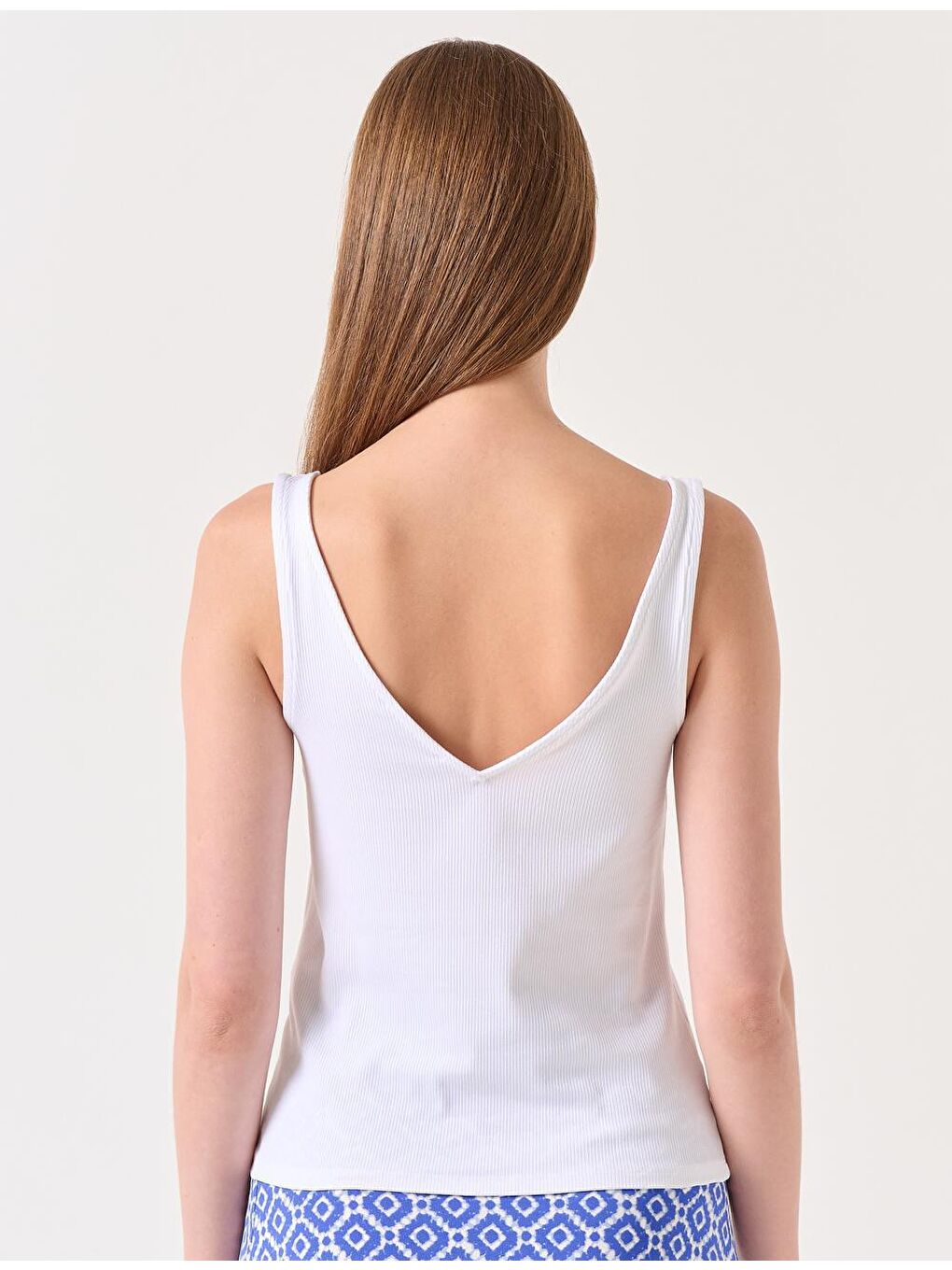 Beyaz V Yaka Kolsuz Basic Atlet-4