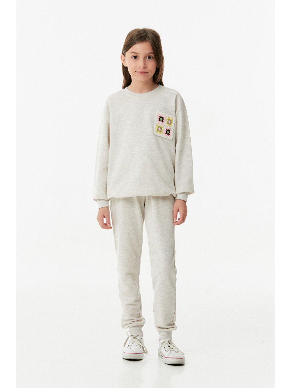 Bej İşlemeli Bisiklet Yaka Kız Çocuk Takımı