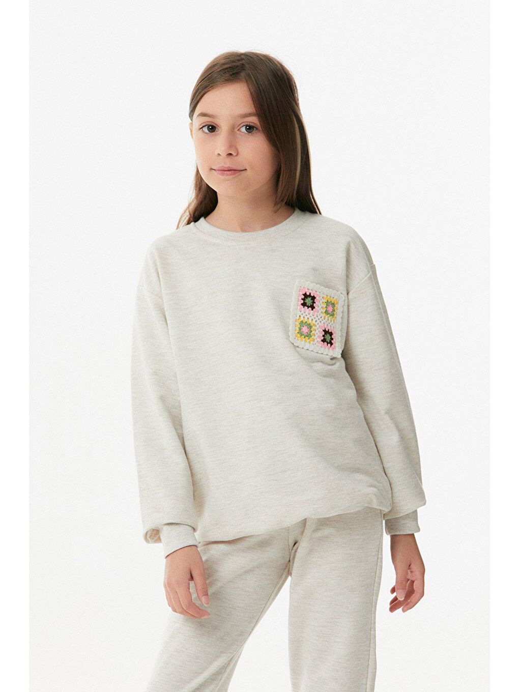 Bej İşlemeli Bisiklet Yaka Kız Çocuk Takımı-1