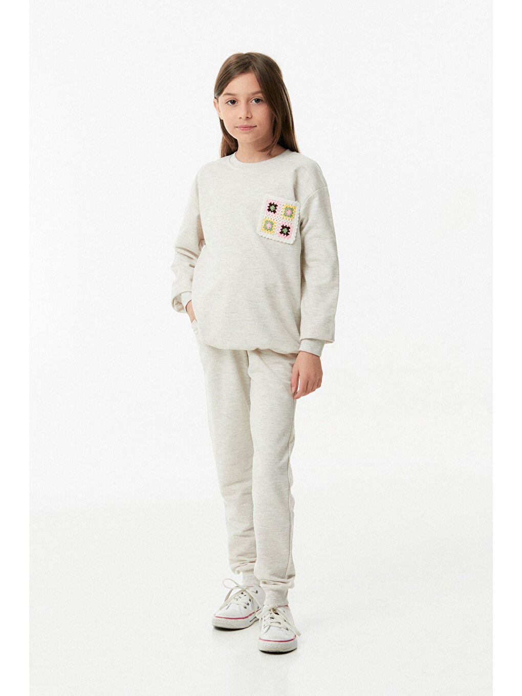 Bej İşlemeli Bisiklet Yaka Kız Çocuk Takımı-2