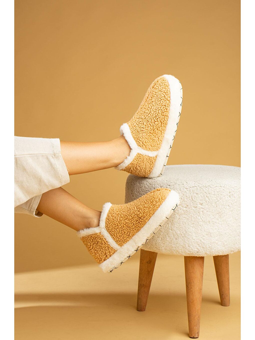 Bej Kaymaz Kalın Taban Rahat Kalıp Pelüş Kadın Ev Botu P01-33-23-1