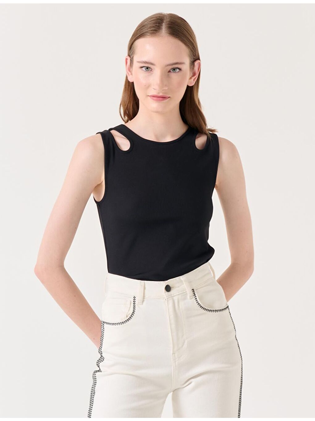 Siyah Dar Kesim Bisiklet Yaka Kolsuz Örme Atlet