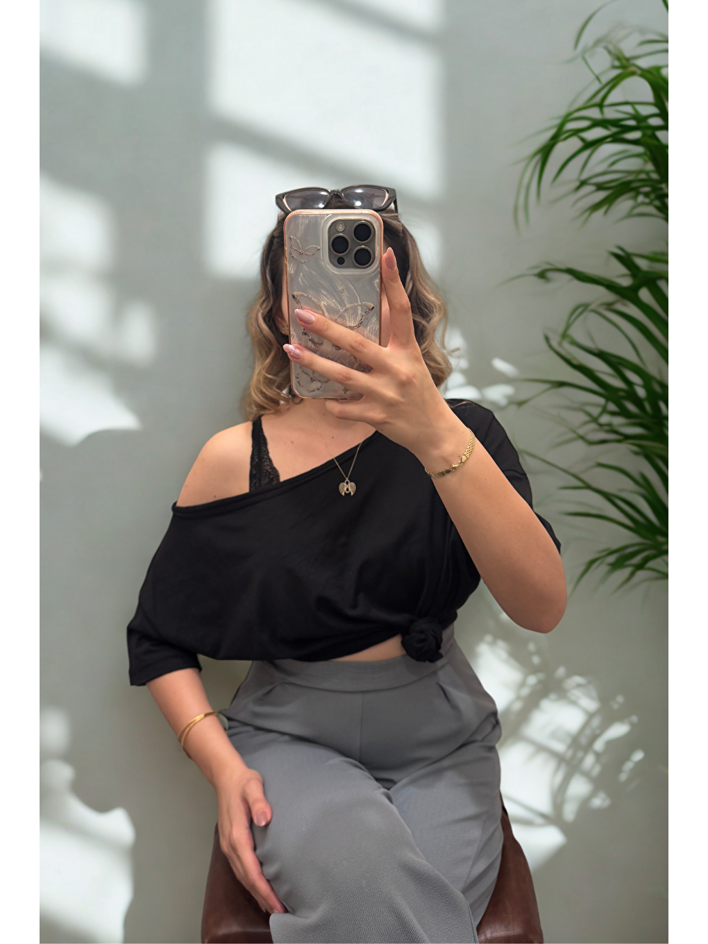 Siyah Kadın Düşük Omuz Kayık Yaka Oversize T-Shirt-1