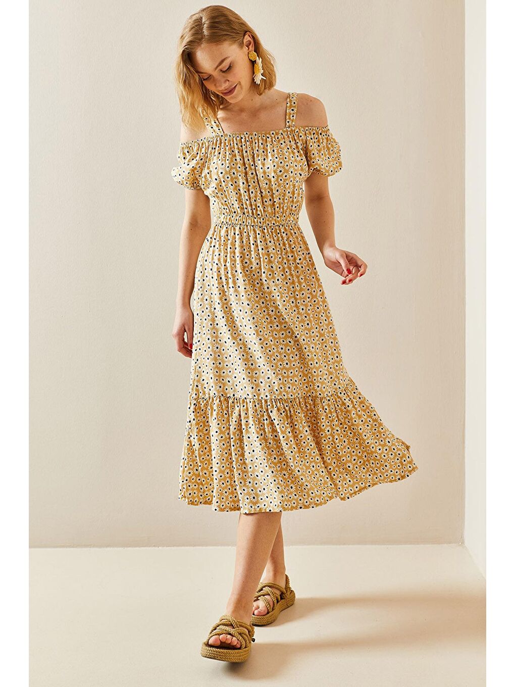 Bej Çiçek Desenli Düşük Omuzlu Elbise 3YXK6-47311-25