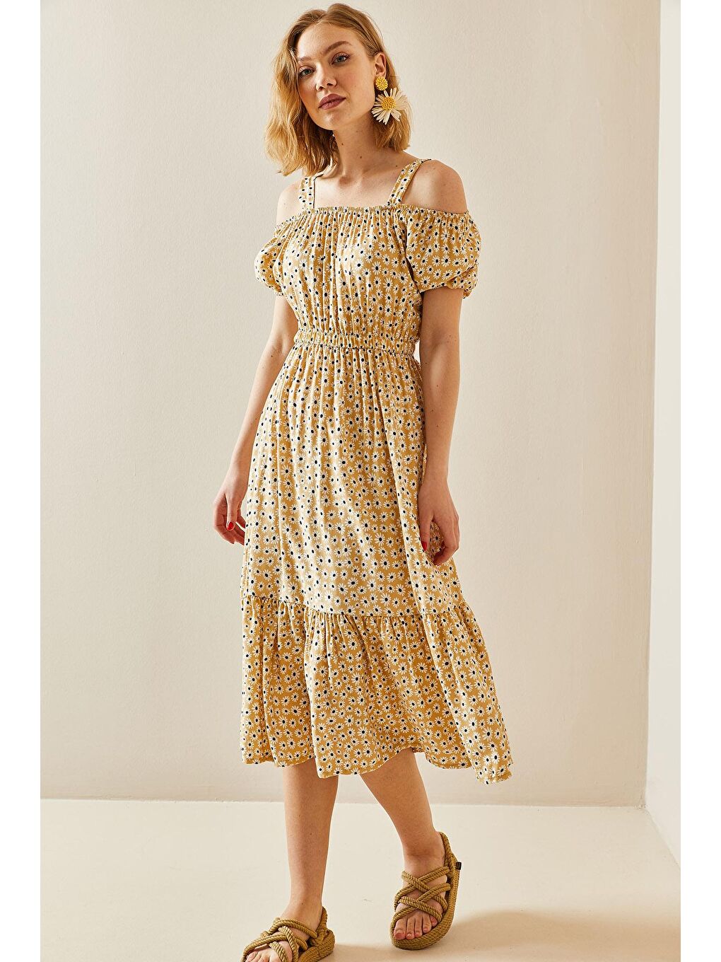 Bej Çiçek Desenli Düşük Omuzlu Elbise 3YXK6-47311-25-1