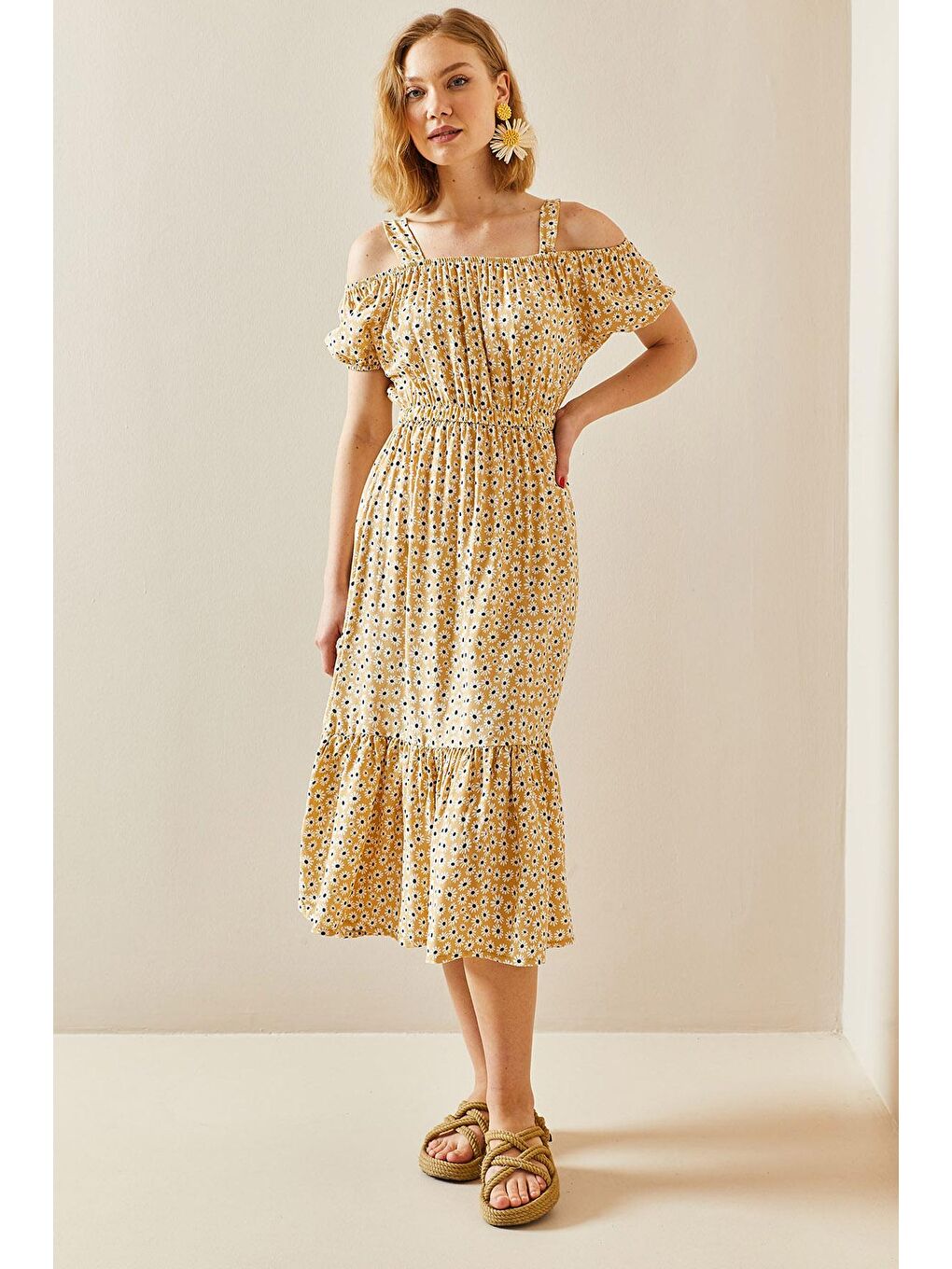 Bej Çiçek Desenli Düşük Omuzlu Elbise 3YXK6-47311-25-2