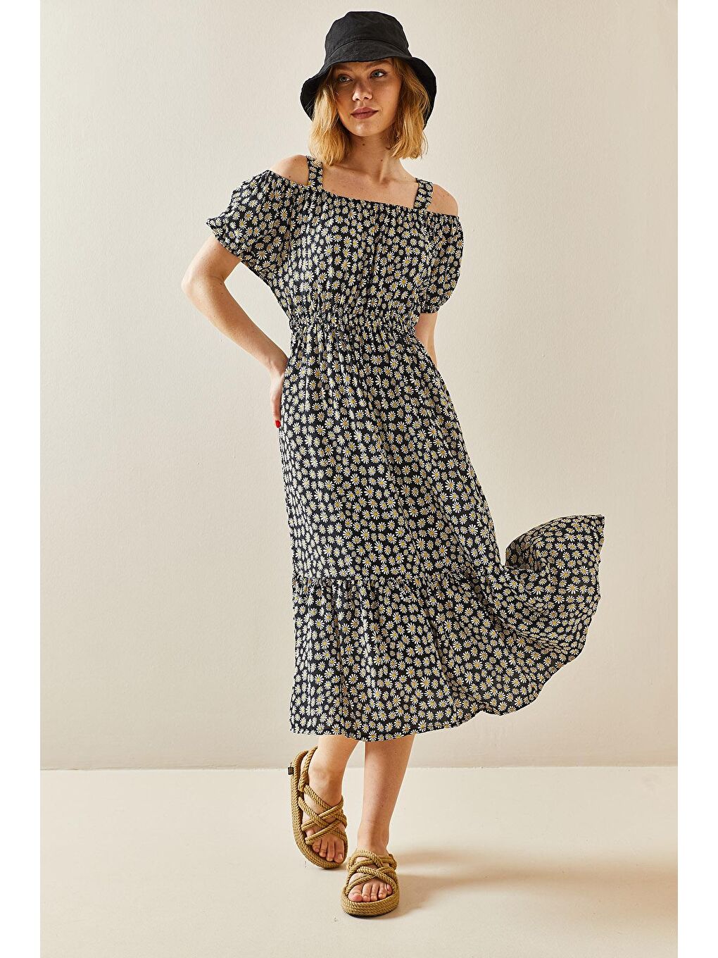 Siyah Çiçek Desenli Düşük Omuzlu Elbise 3YXK6-47311-02