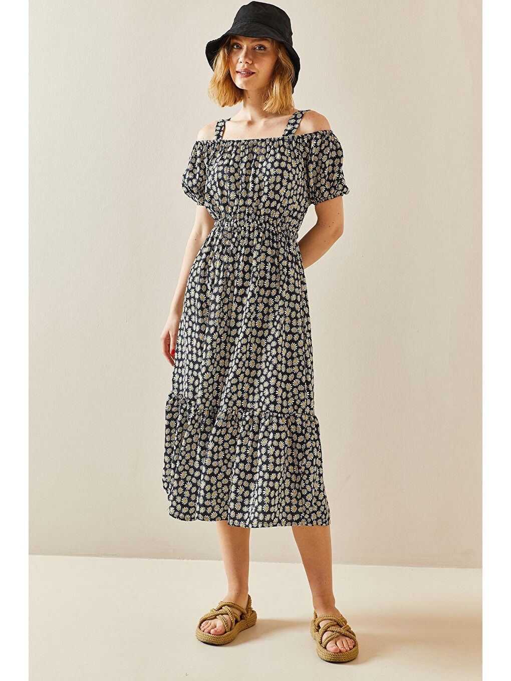 Siyah Çiçek Desenli Düşük Omuzlu Elbise 3YXK6-47311-02-1