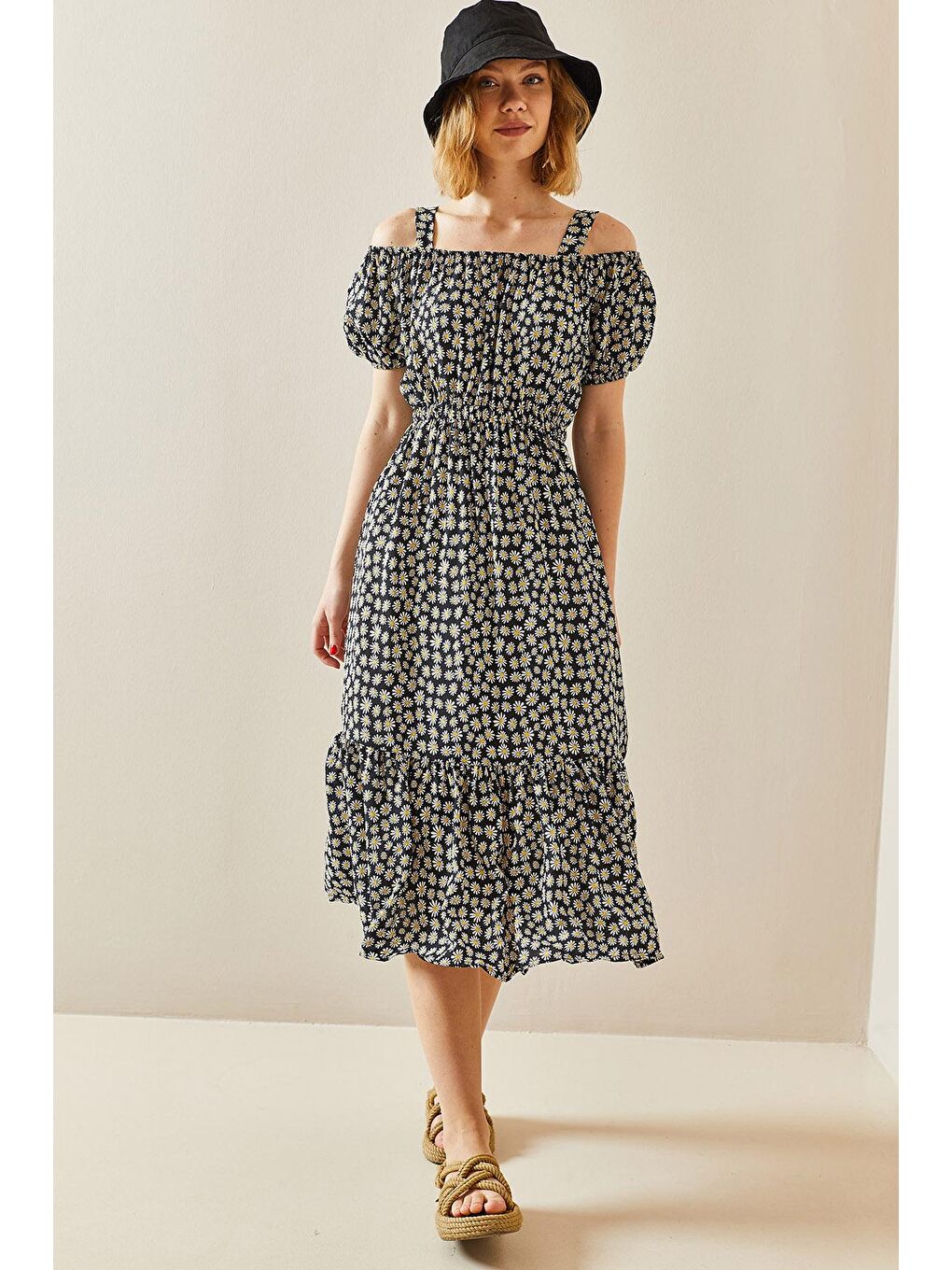 Siyah Çiçek Desenli Düşük Omuzlu Elbise 3YXK6-47311-02-2