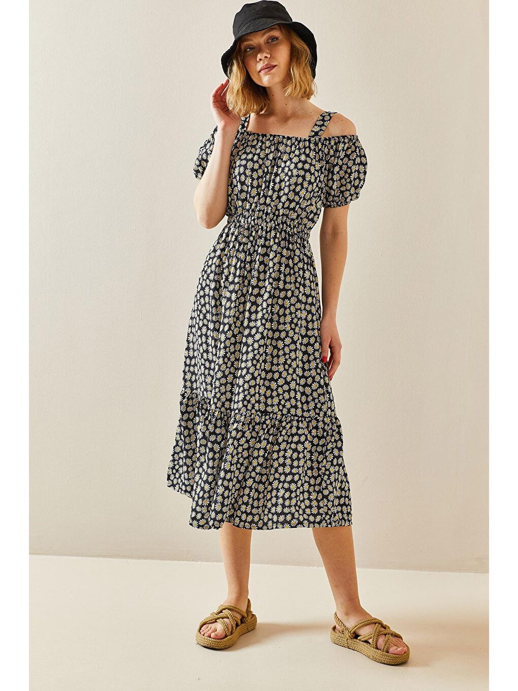 Siyah Çiçek Desenli Düşük Omuzlu Elbise 3YXK6-47311-02-3