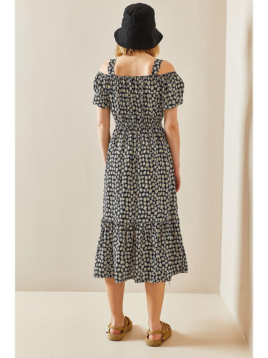 Siyah Çiçek Desenli Düşük Omuzlu Elbise 3YXK6-47311-02-4