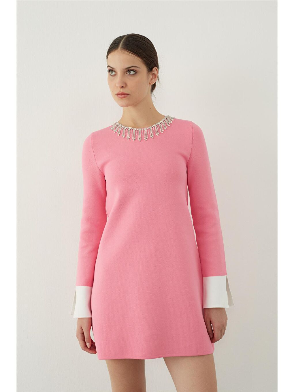 Pembe-Ekru Kolye Detaylı Mini Triko Elbise-2