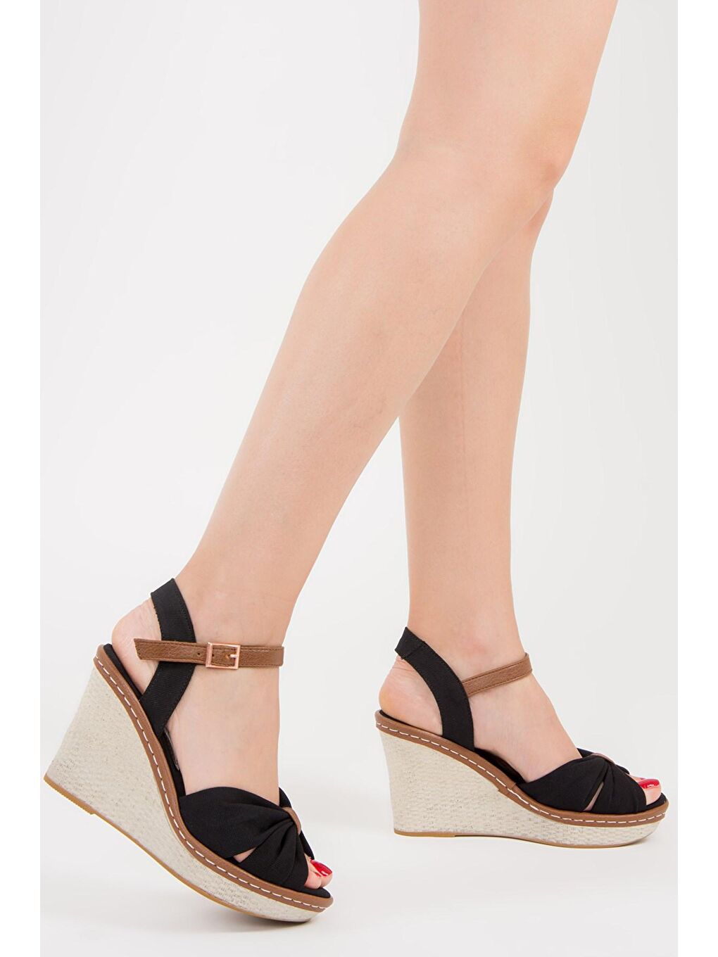 F674040405 Siyah Dolgu Taban Kadın Ayakkabı