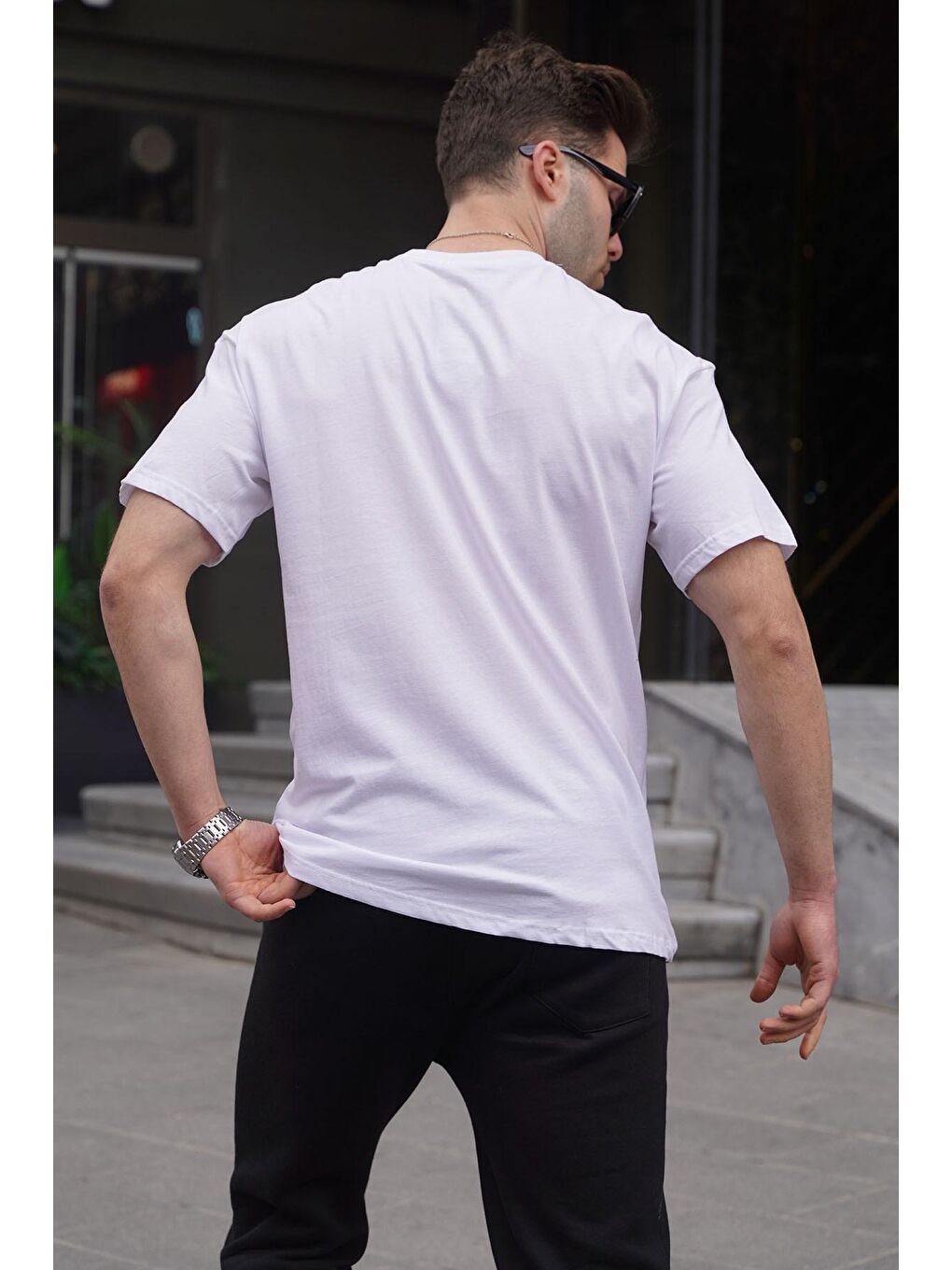 Beyaz Bisiklet Yaka Cep Detaylı %100 Pamuk Tişört 6091-1