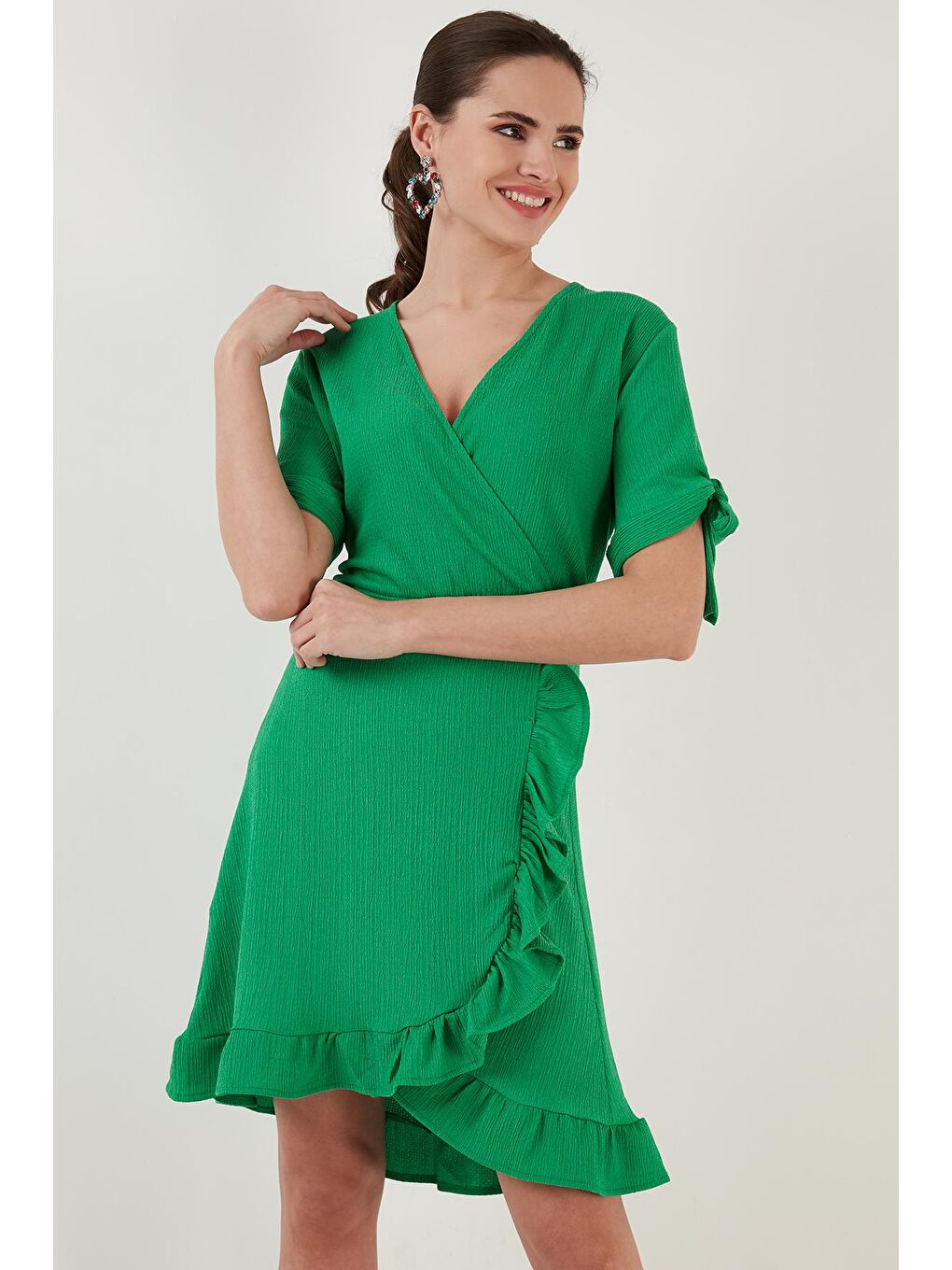Yeşil Fırfırlı Kruvaze Yaka Kısa Kollu Krinkıl Esnek Elbise 5865016-1