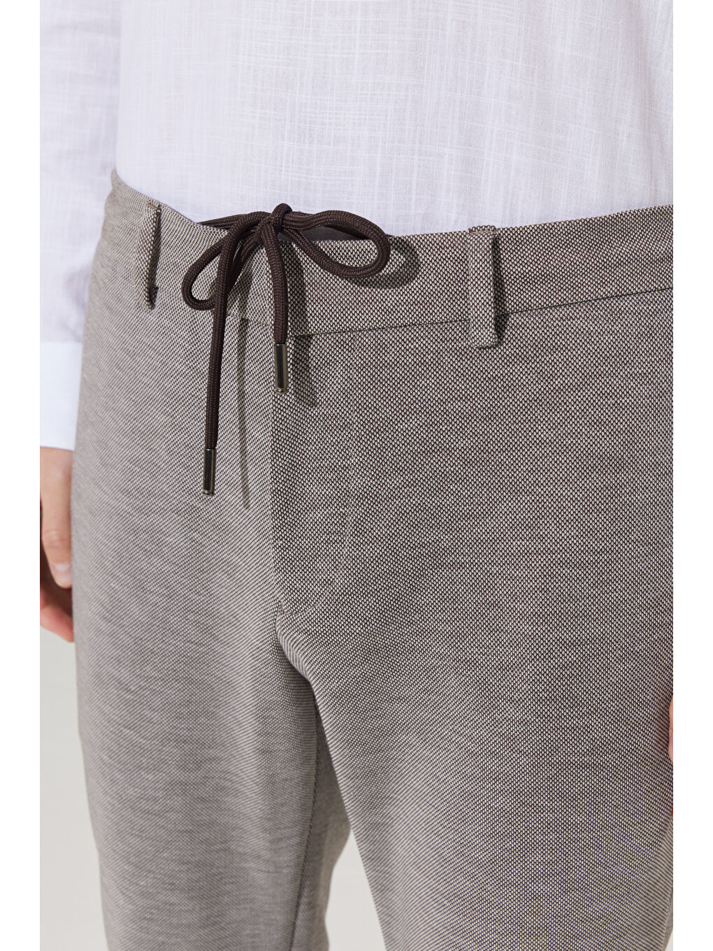 Erkek Bej Slim Fit Dar Kesim Kuşgözü Desenli Beli Bağlamalı Pantolon-5