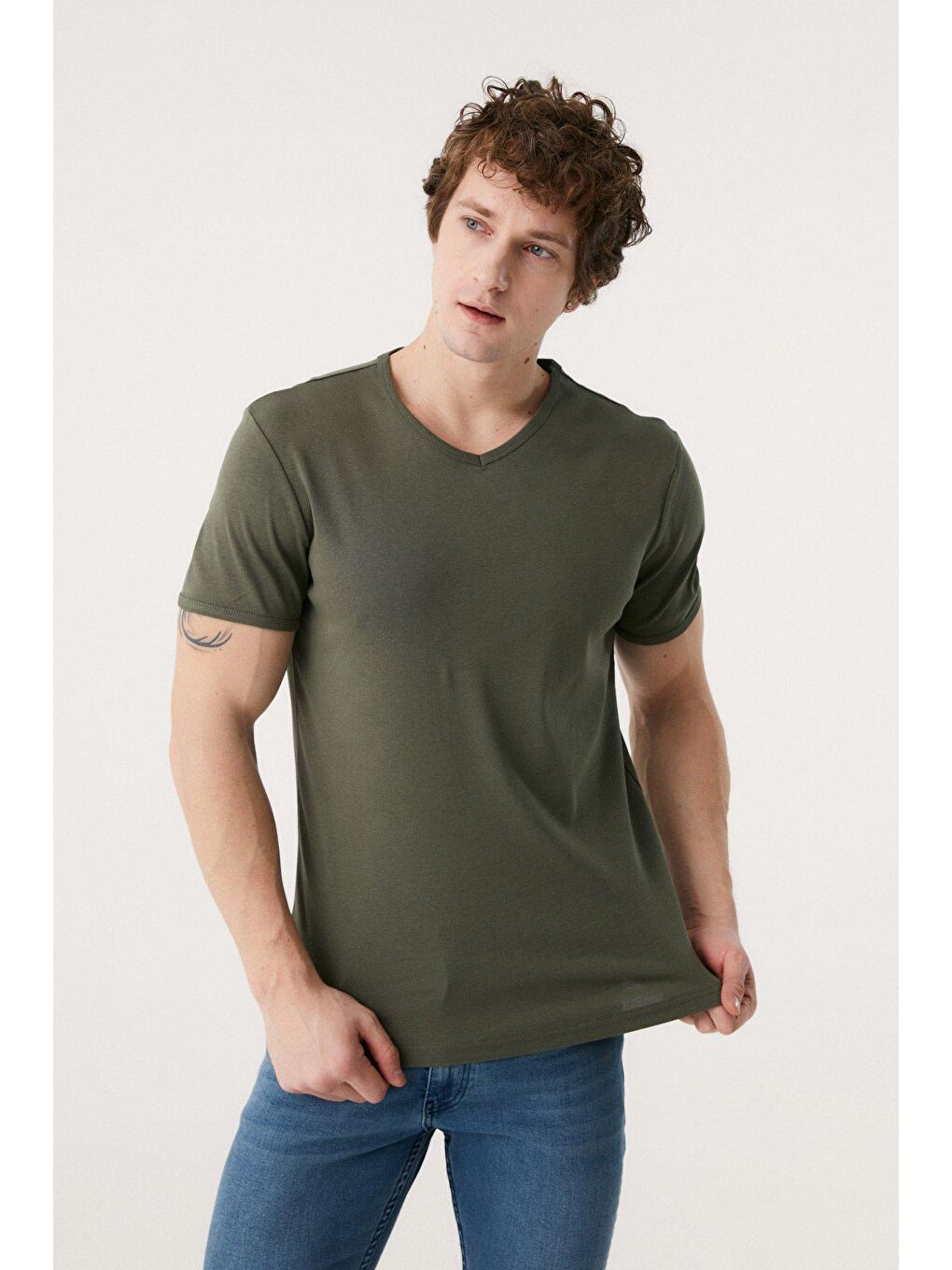 Haki V Yaka Basic Tişört