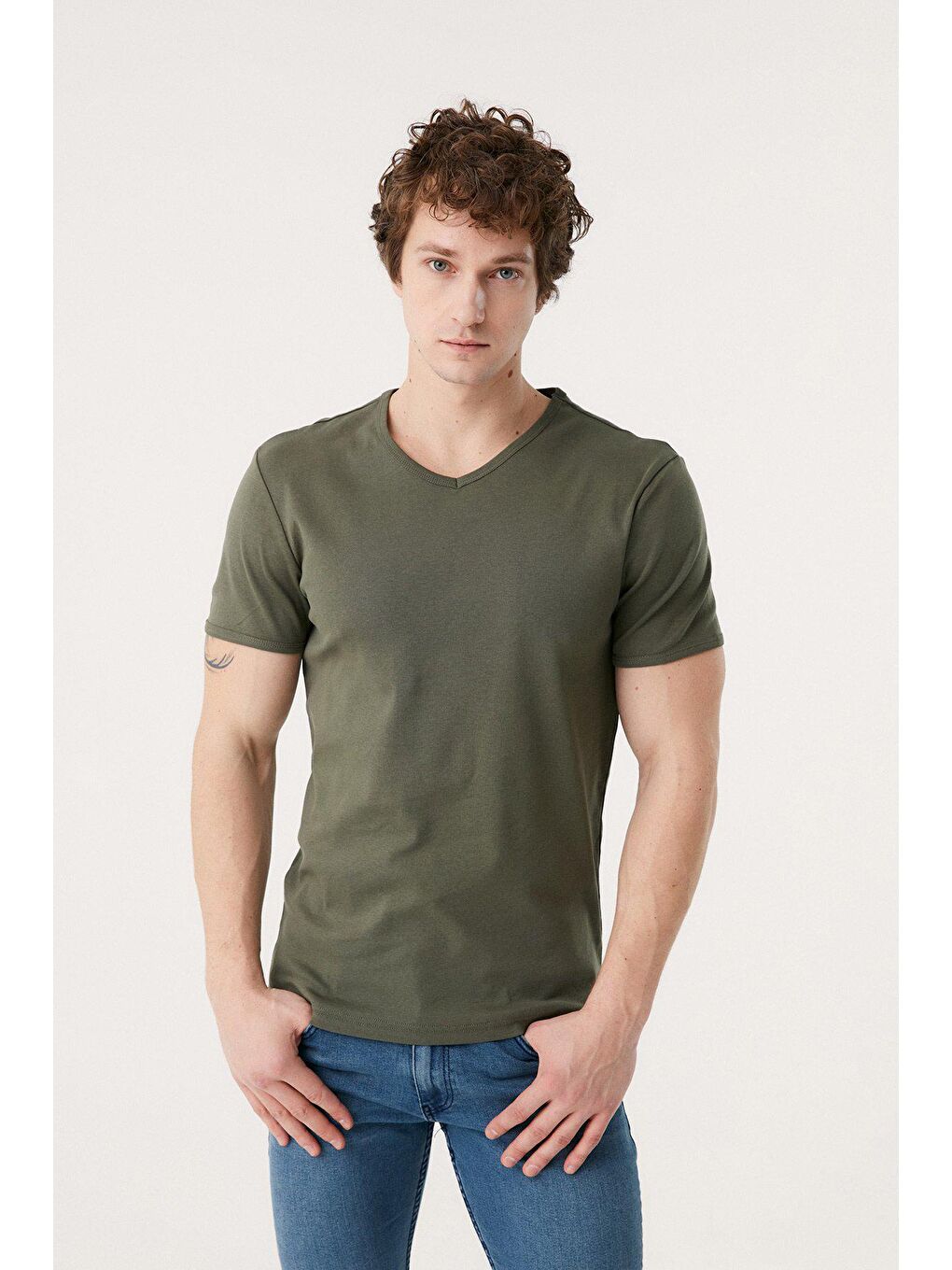 Haki V Yaka Basic Tişört-4