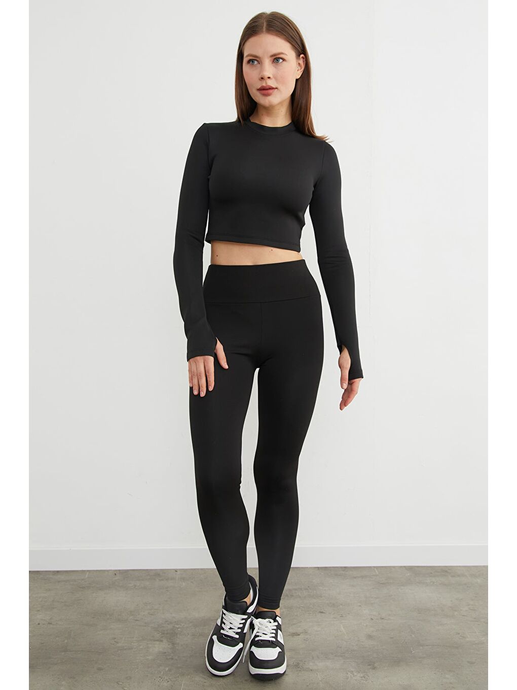 Siyah Basic Bisiklet Yaka Parmak Geçmeli Crop Bluz-4