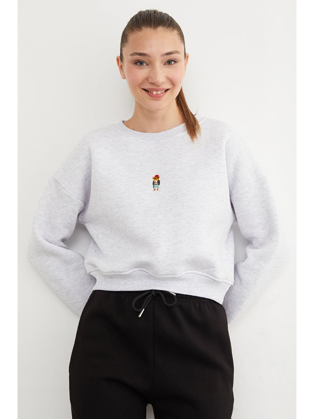 Gri 3 İplik Ayıcık Nakışlı Bisiklet Yaka Sweatshirt-2