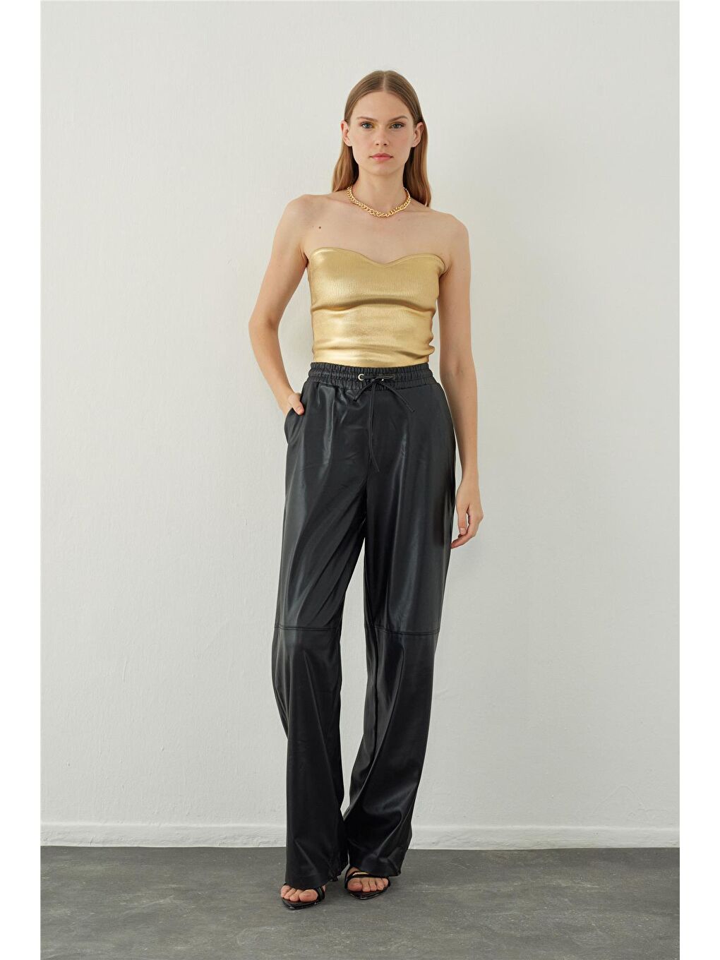 Metalik Sarı Kalp Yaka Triko Crop Top-1