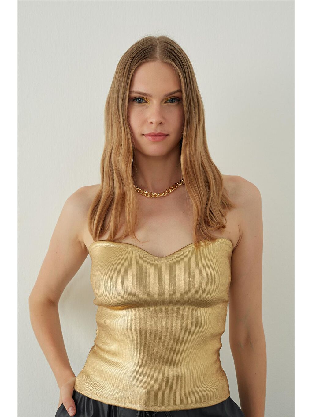 Metalik Sarı Kalp Yaka Triko Crop Top