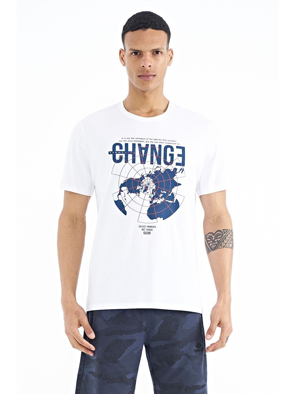 Beyaz Baskı Detaylı O Yaka Standart Kalıp Erkek Tişört - 88214