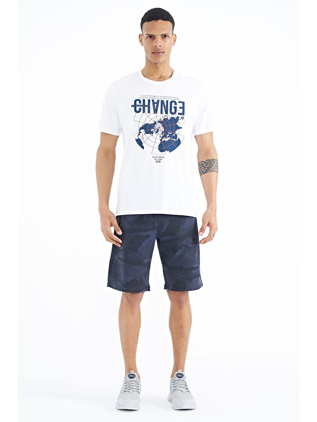 Beyaz Baskı Detaylı O Yaka Standart Kalıp Erkek Tişört - 88214-1