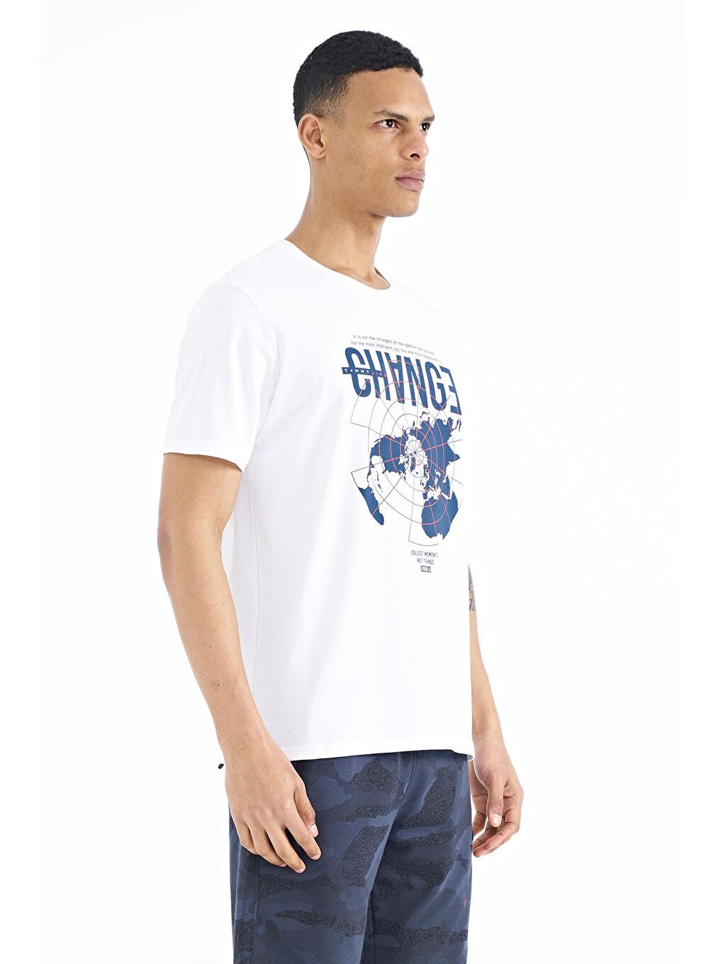 Beyaz Baskı Detaylı O Yaka Standart Kalıp Erkek Tişört - 88214-4